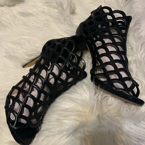 Vince Camuto Fontanela Cut-out Leather Bootie SZ 10US/40EU Black (Pre-Loved) EUC - Picture 6 of 11